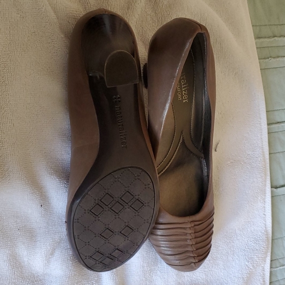 Brown heels - Picture 2 of 4